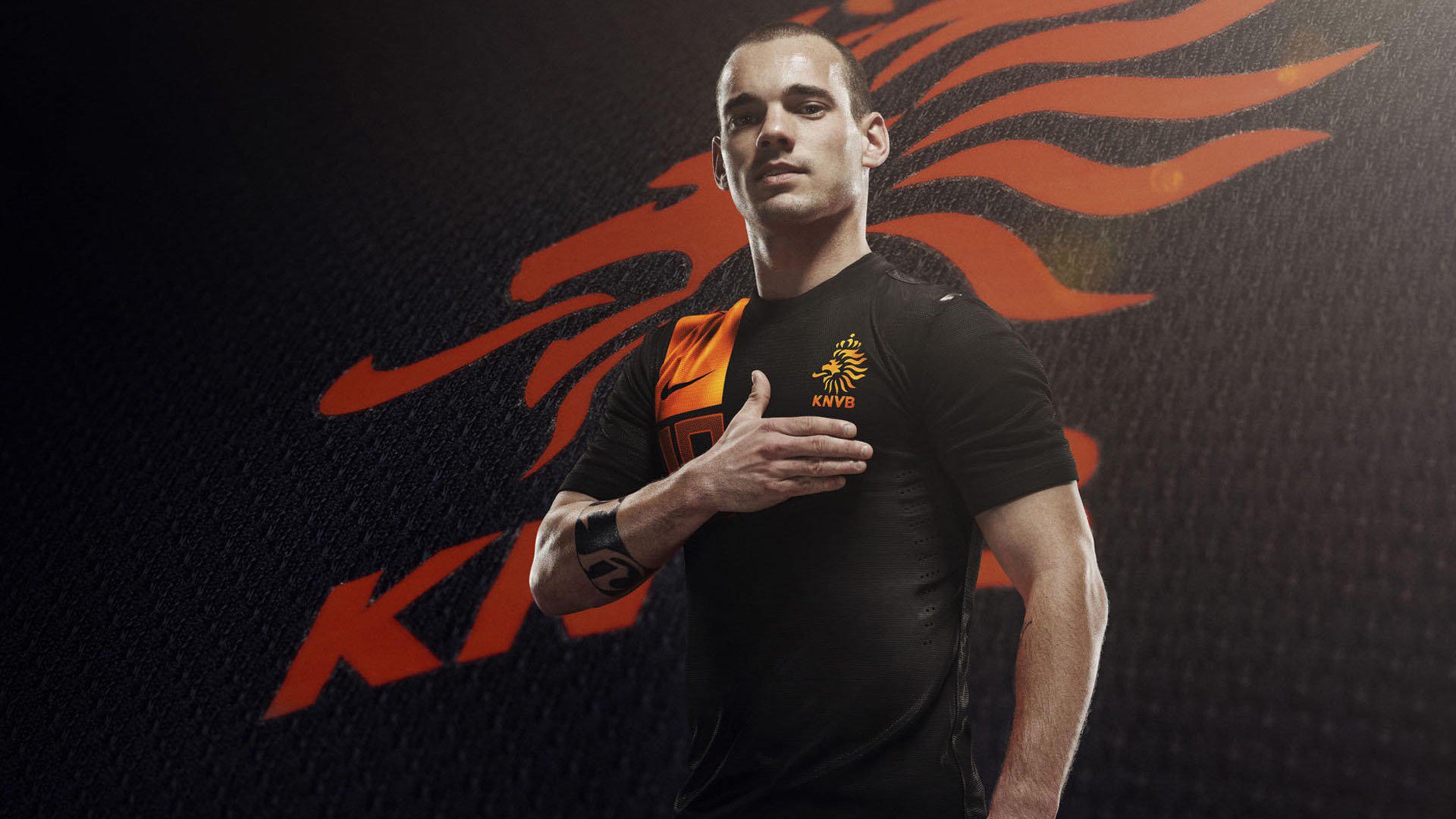 国际足球界推动裁判全程直播问询，确保判罚透明，2021足球国际级裁判